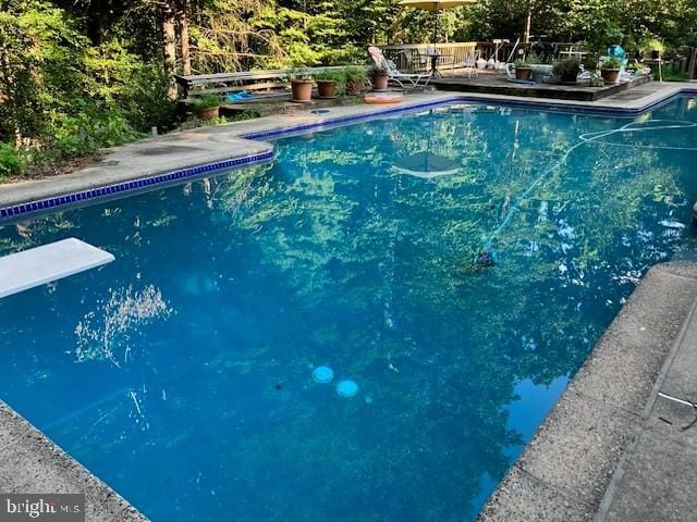 5284 Davis Ford Rd, Woodbridge, VA 22192 - outdoor pool featuring a diving board