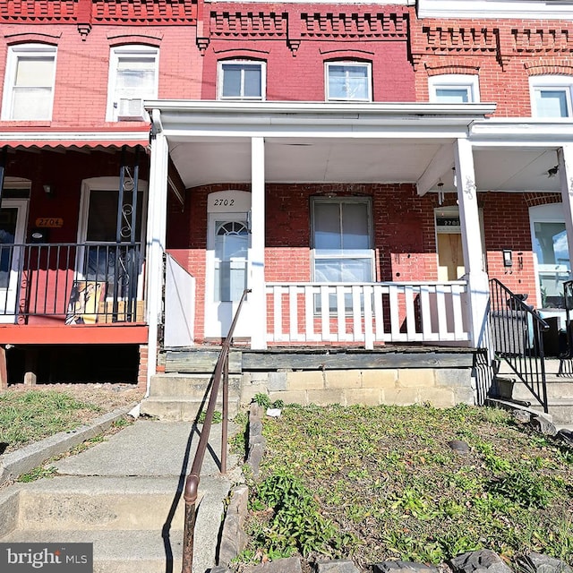 view of front of property featuring covered porch