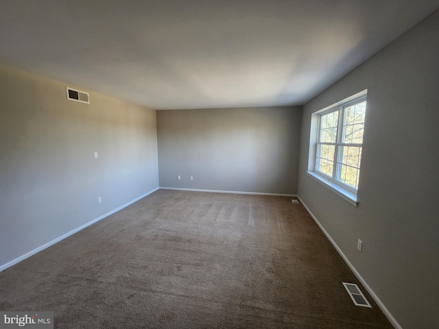 unfurnished room featuring carpet floors