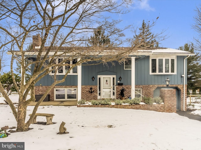 view of front of house with a garage