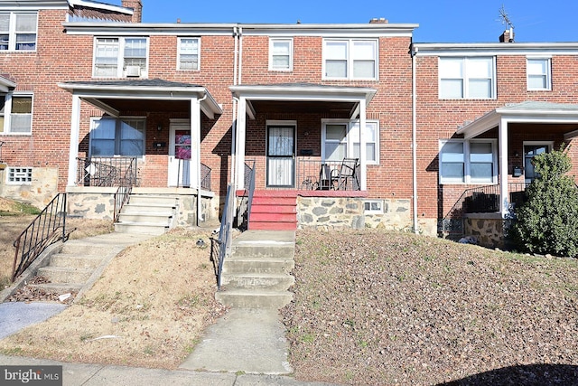 townhome / multi-family property featuring a porch