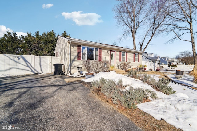 view of front of property