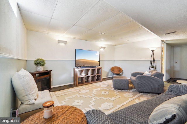 living room featuring a drop ceiling