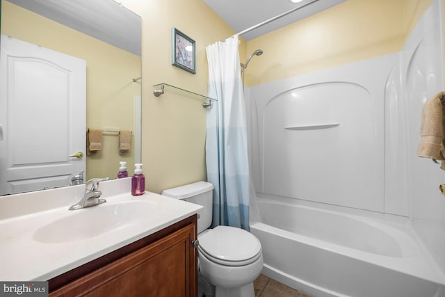 full bathroom featuring vanity, toilet, and shower / tub combo with curtain