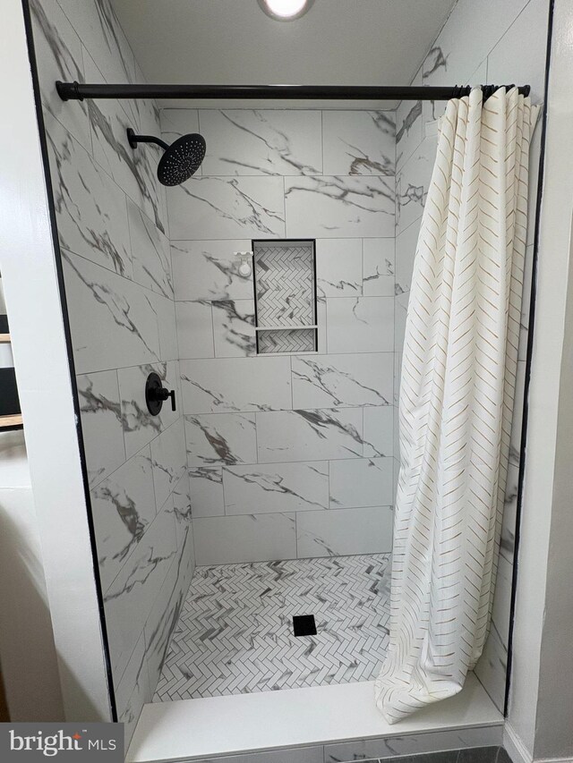 bathroom featuring curtained shower