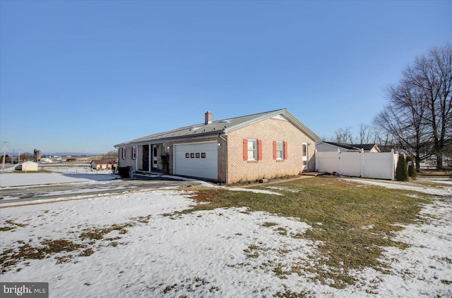 view of front facade featuring a garage