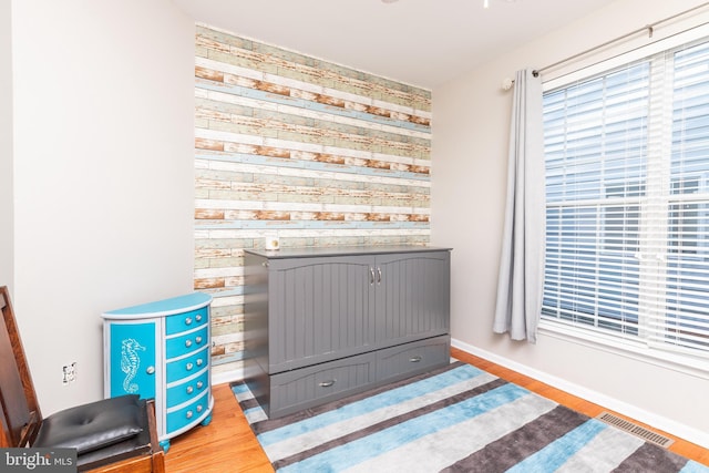 interior details with hardwood / wood-style floors