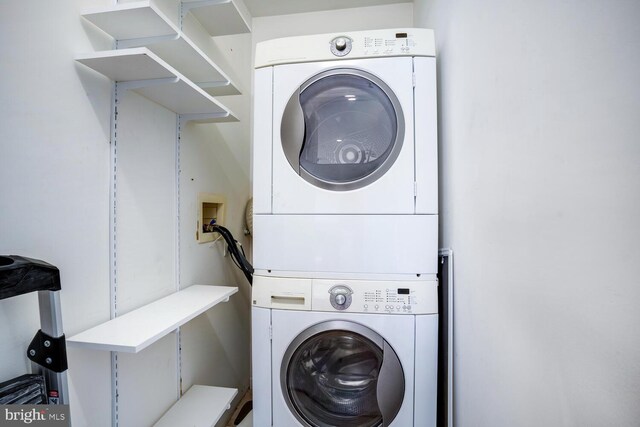 1427 Paul Blvd, Manahawkin, NJ 08050 - laundry room featuring laundry area and stacked washer and dryer