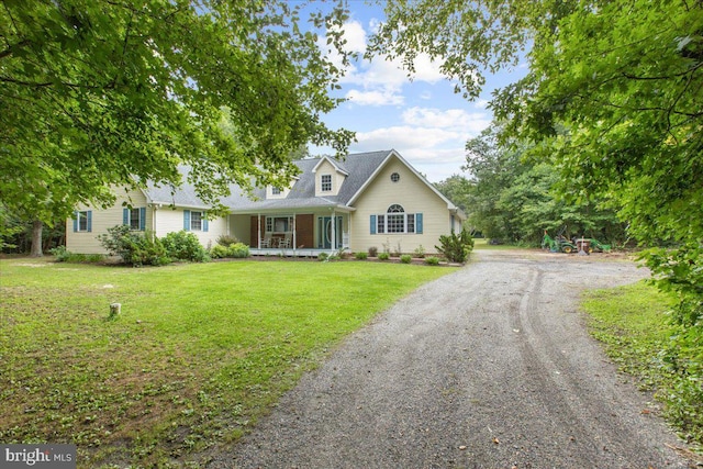 view of front of property featuring a porch and a front yard