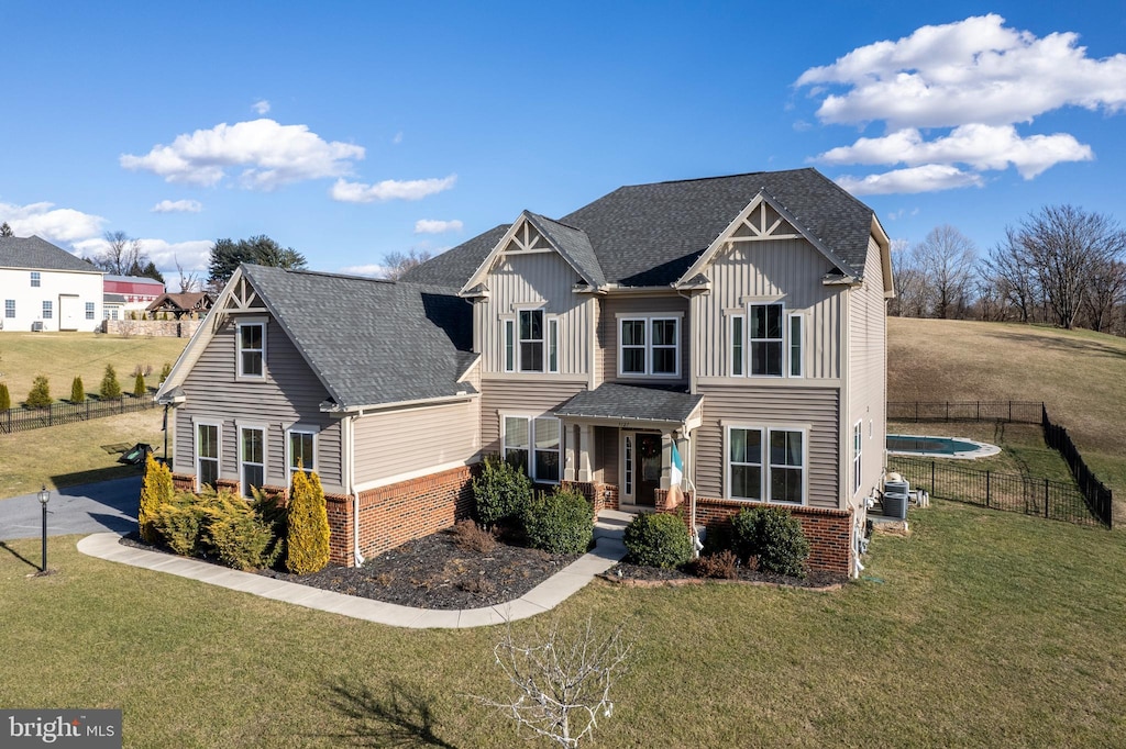 view of front of property with a front yard