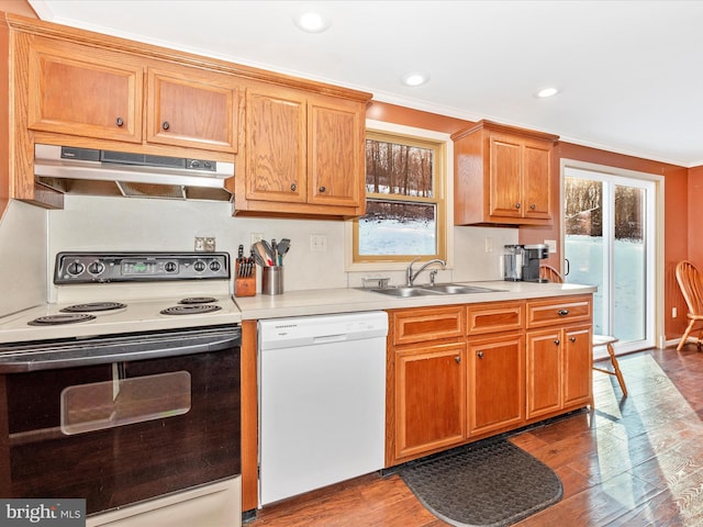 kitchen featuring crown molding, white appliances, sink, and light hardwood / wood-style flooring