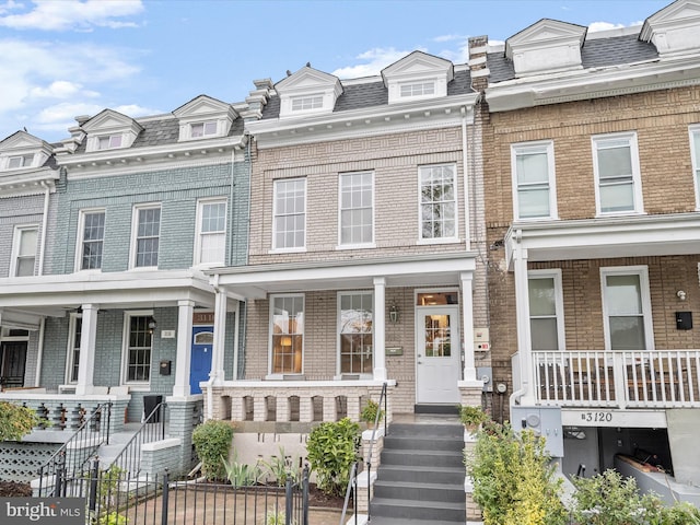 townhome / multi-family property featuring a porch