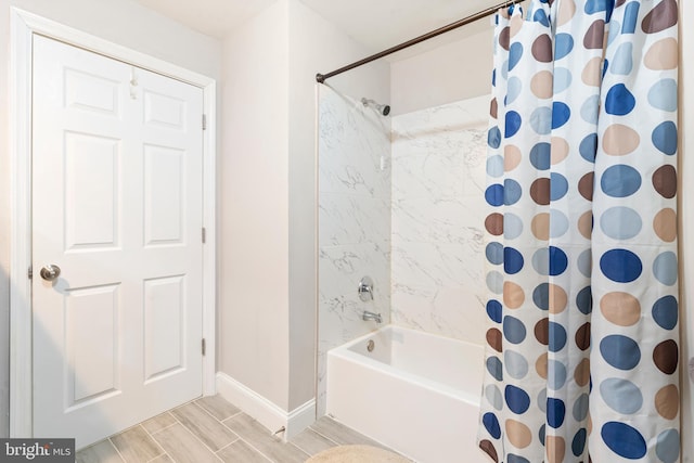 bathroom featuring shower / bath combo