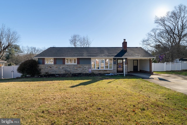 ranch-style house featuring a front lawn and a carport