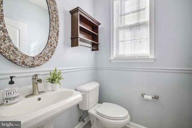 bathroom featuring toilet and sink