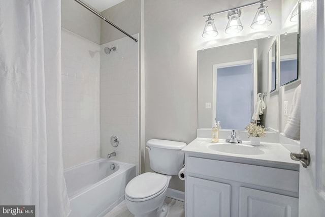 full bathroom with shower / bath combo with shower curtain, vanity, and toilet