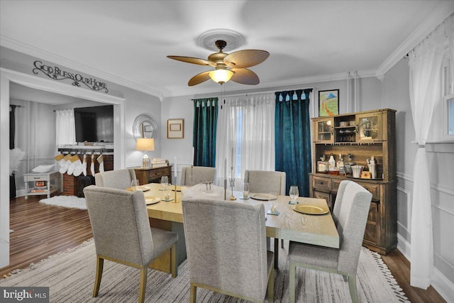 dining area featuring hardwood / wood-style flooring, crown molding, a healthy amount of sunlight, and ceiling fan