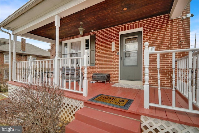 property entrance with covered porch