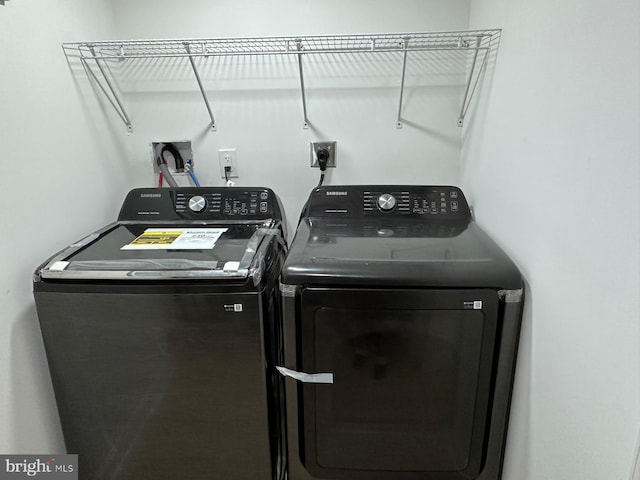 washroom with washer and clothes dryer