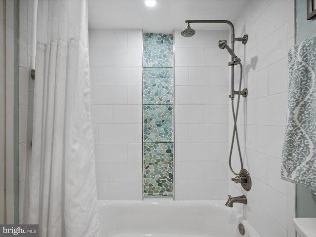 bathroom featuring shower / bath combo