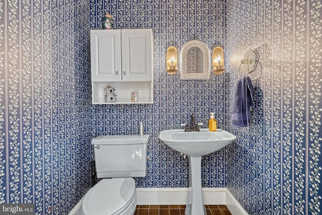 bathroom featuring tile patterned floors, toilet, and sink