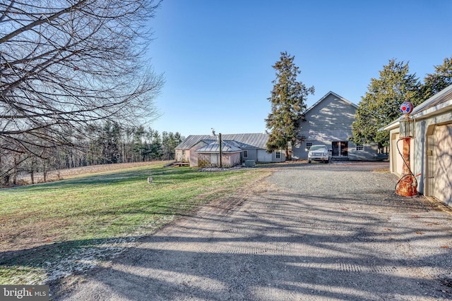 view of front of home featuring a front yard