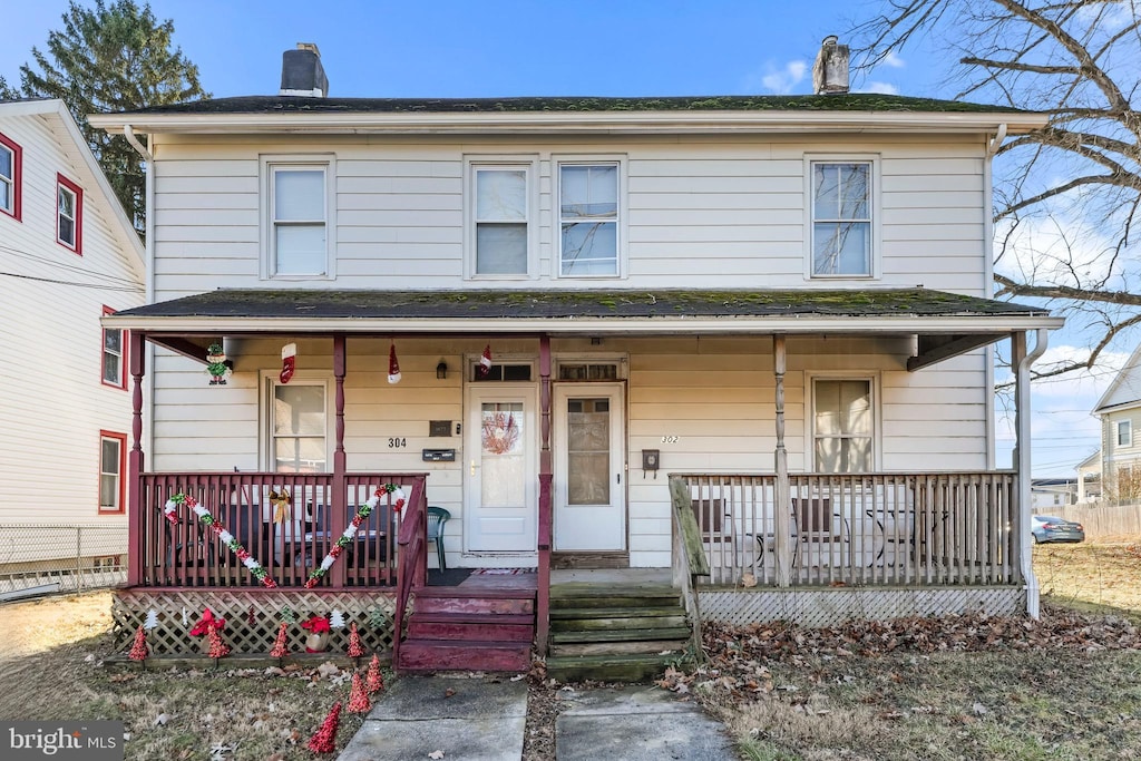 view of front facade featuring a porch