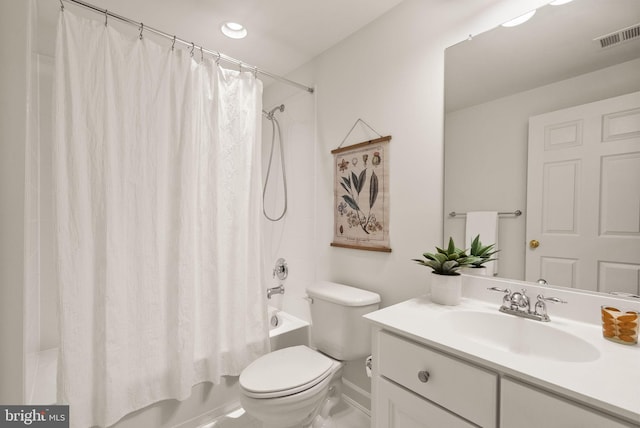 full bathroom featuring shower / tub combo with curtain, vanity, and toilet