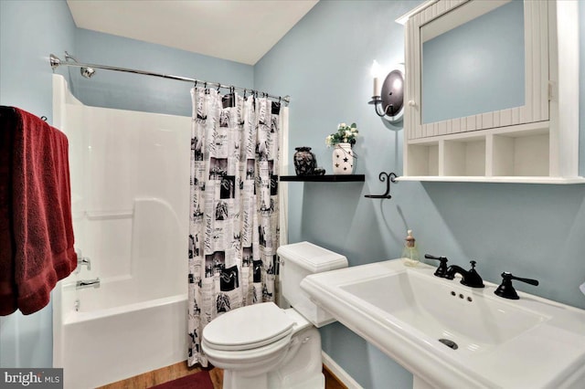 full bathroom featuring toilet, sink, and shower / tub combo