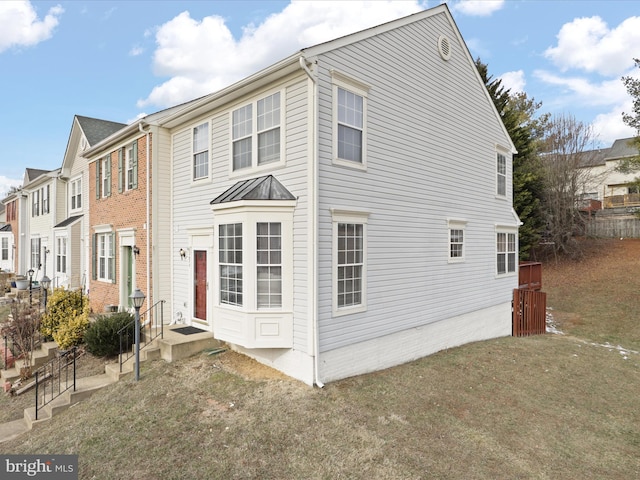 back of house featuring a yard