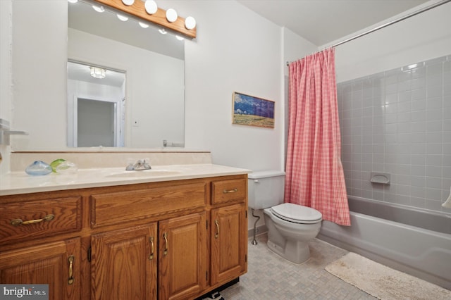 full bathroom with toilet, vanity, and shower / bath combo