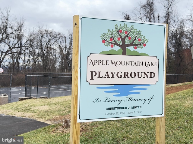 community / neighborhood sign with a lawn