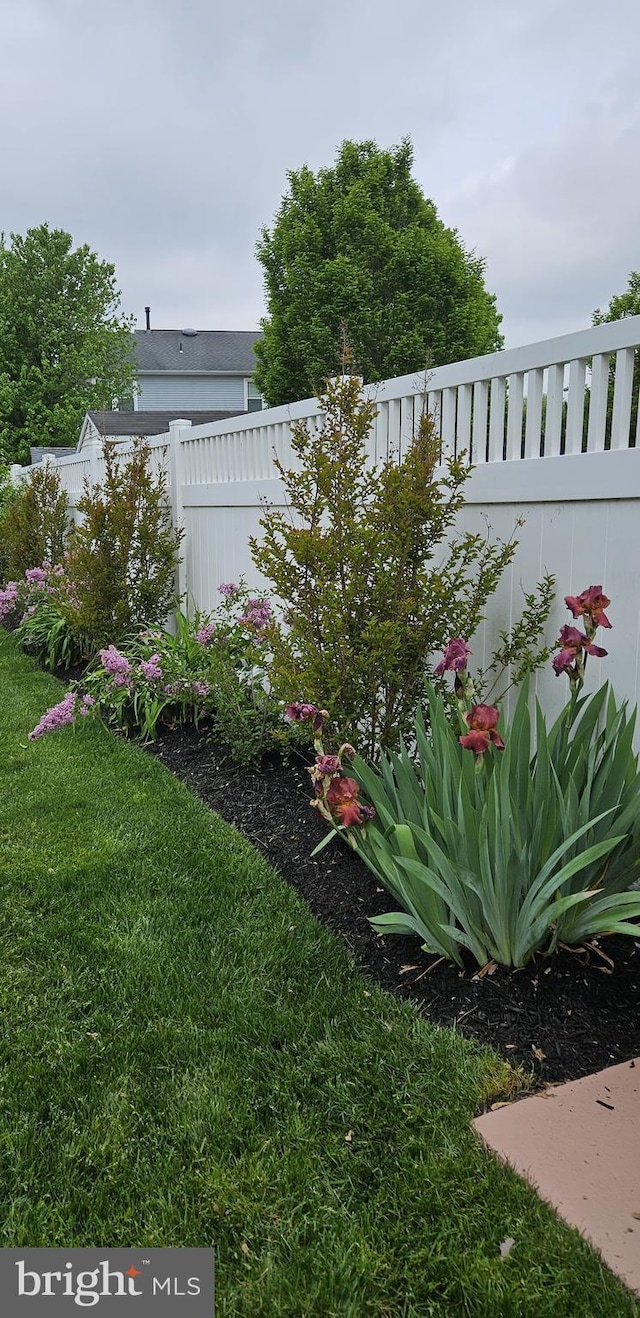 view of yard featuring fence