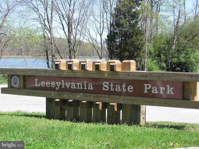 community sign featuring a water view