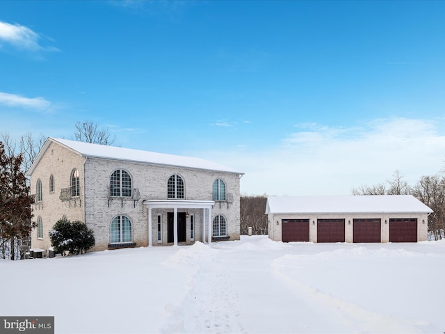 view of front facade with a garage