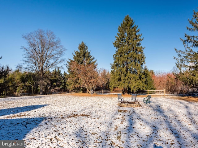 view of yard featuring a rural view