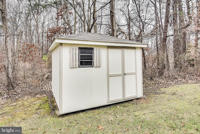 view of outbuilding featuring a lawn