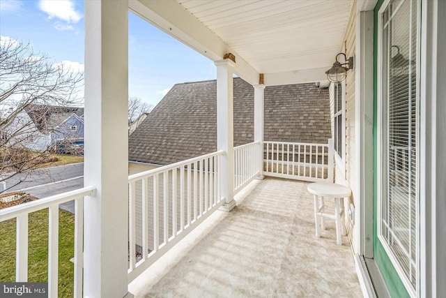 balcony featuring covered porch