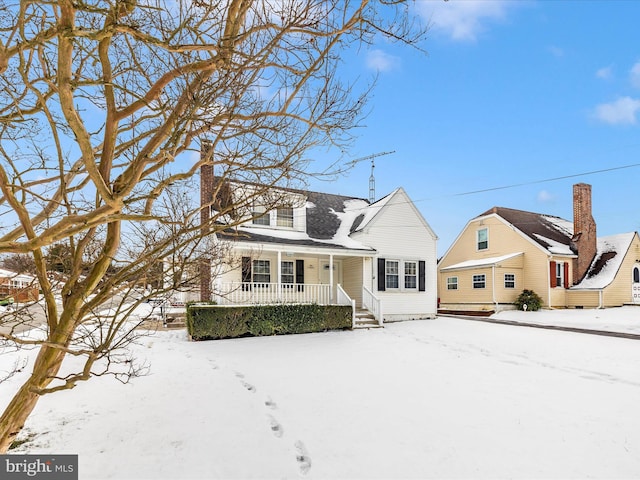 new england style home featuring a porch