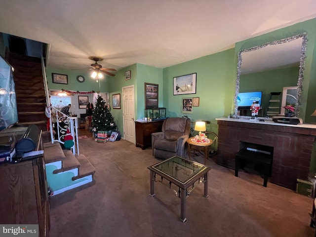 carpeted living room featuring ceiling fan