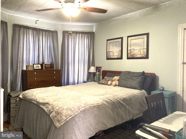 bedroom featuring ceiling fan