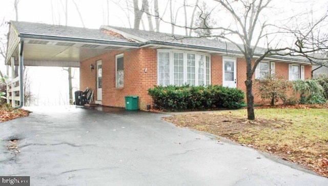 view of front of property featuring a carport