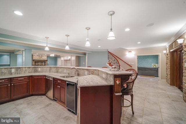 kitchen featuring open floor plan, decorative light fixtures, and a kitchen breakfast bar