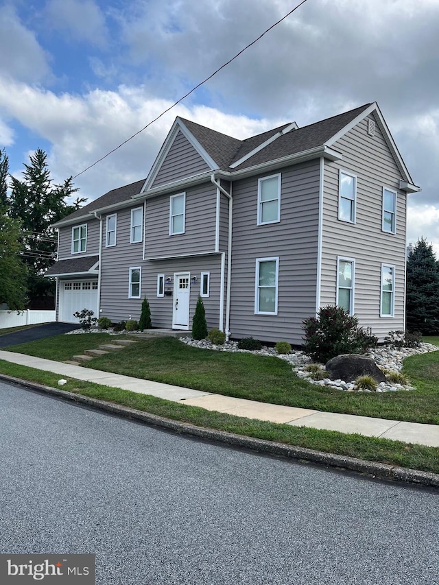 view of front of house with a front lawn and a garage