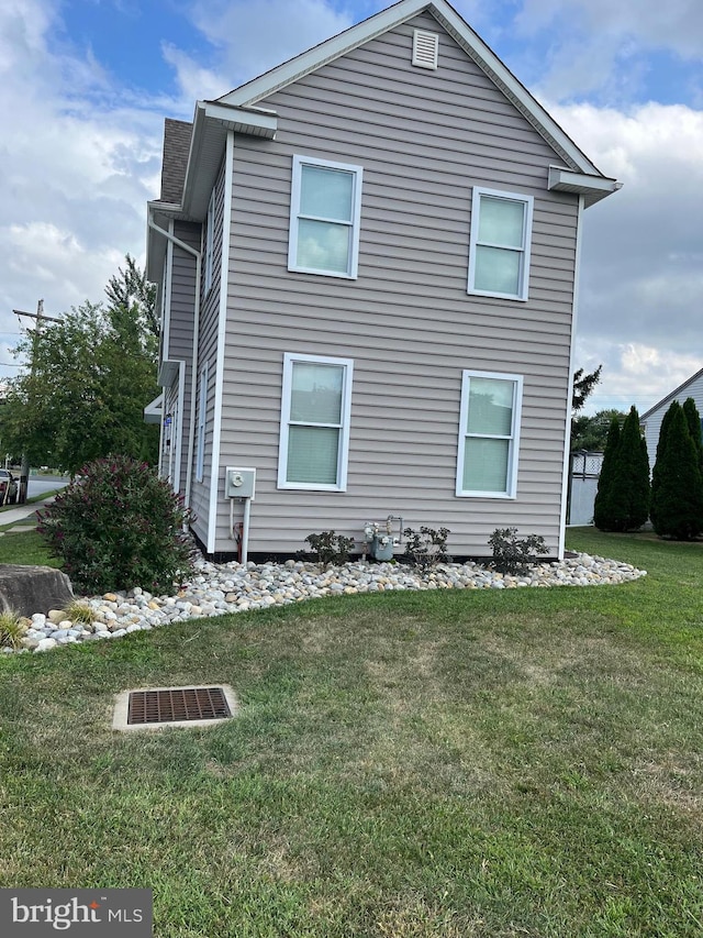 view of side of property featuring a yard