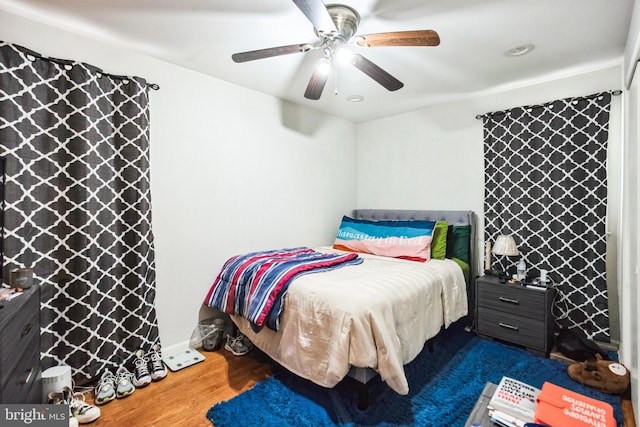 bedroom featuring dark wood-style flooring and a ceiling fan