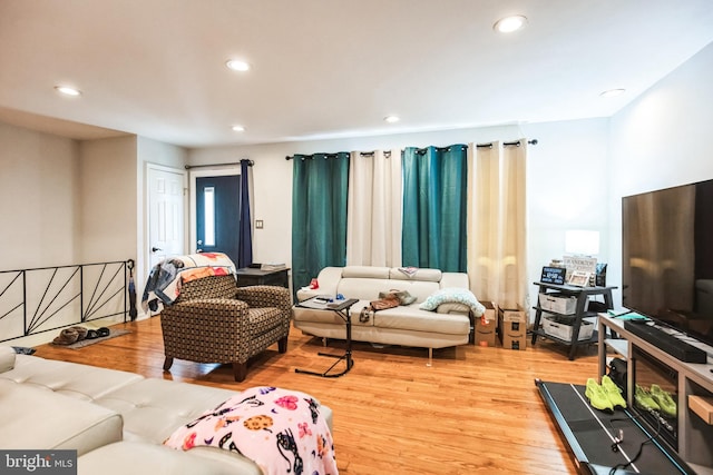 living area with light wood-type flooring and recessed lighting