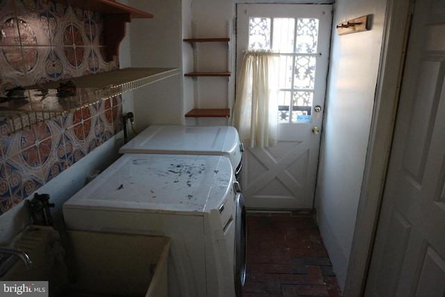 laundry room with independent washer and dryer