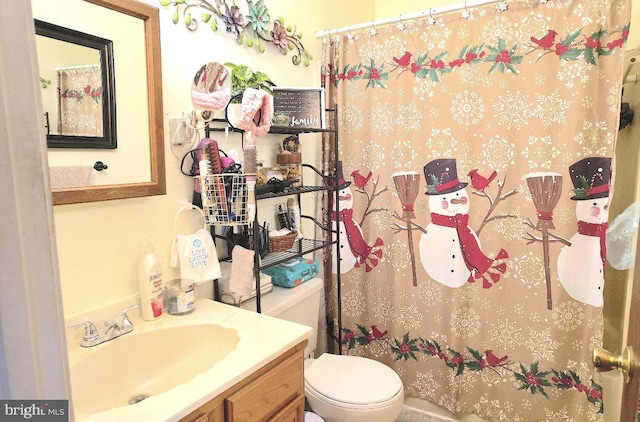 bathroom with a shower with curtain, vanity, and toilet