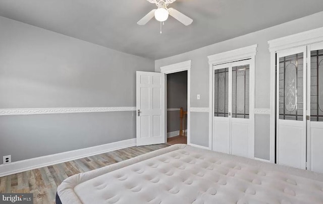 unfurnished bedroom featuring light wood-type flooring, a closet, and ceiling fan